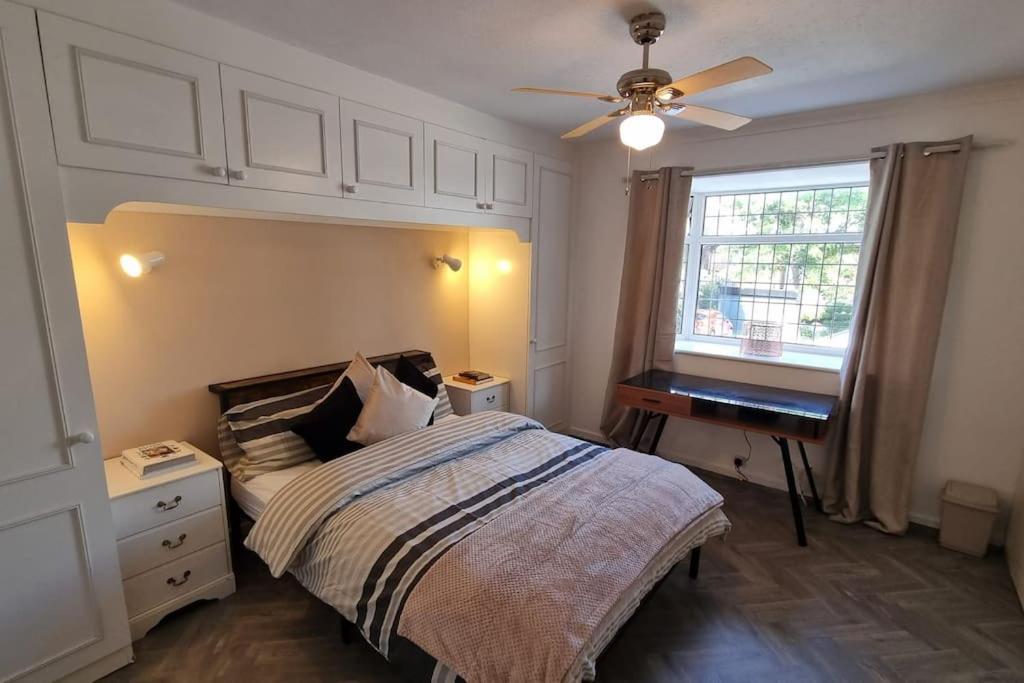 Spacious 2 Bed Bungalow Енфийлд Екстериор снимка